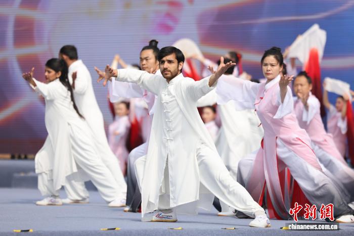 全球同步演练太极拳 国际太极拳日首秀传递东方