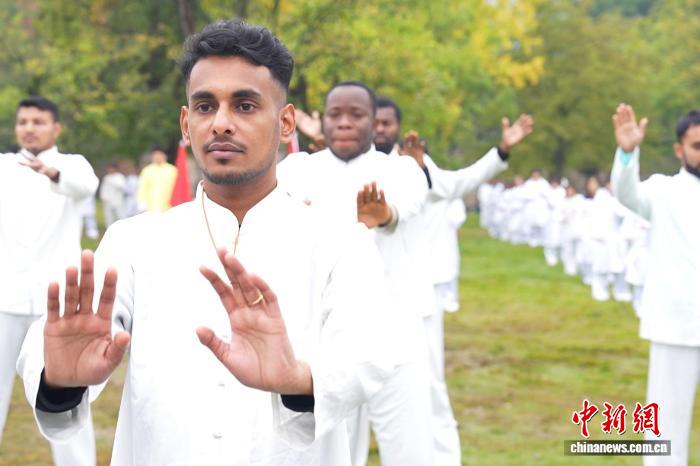 全球同步演练太极拳 国际太极拳日首秀传递东方