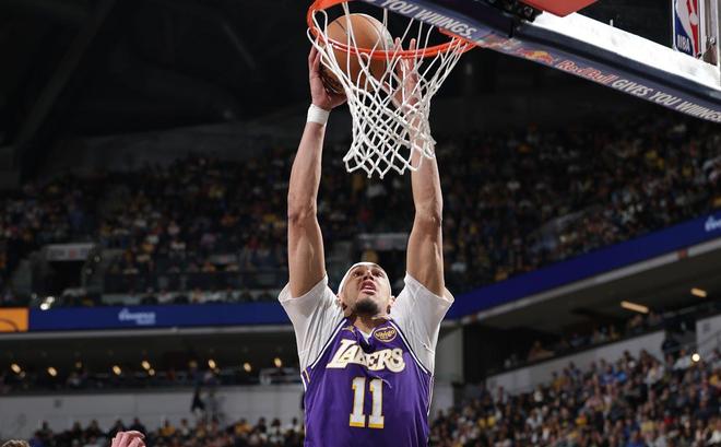 替补中锋贾克森·海斯扛起内线，助湖人击败步行