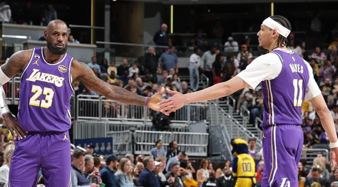 替补中锋贾克森·海斯扛起内线，助湖人击败步行