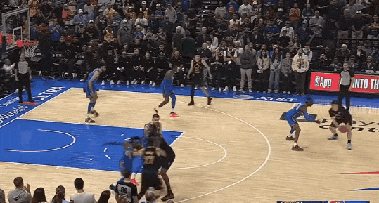 雷霆以压倒性优势大胜湖人，亚历山大与卢卡对