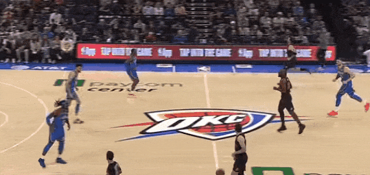 雷霆以压倒性优势大胜湖人，亚历山大与卢卡对